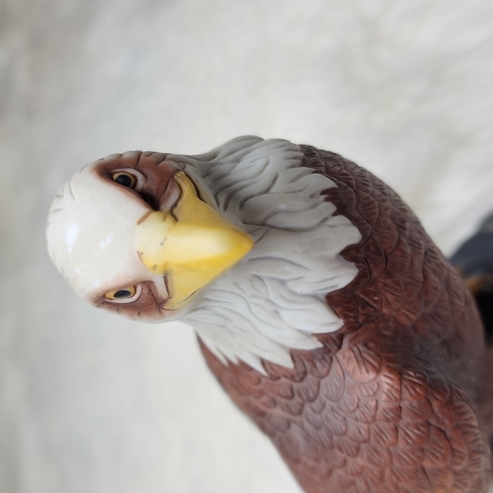 Avon 1982 Porcelain Bald Eagle Figurine Pride Of America Handcrafted For Avon - Picture 11 of 16
